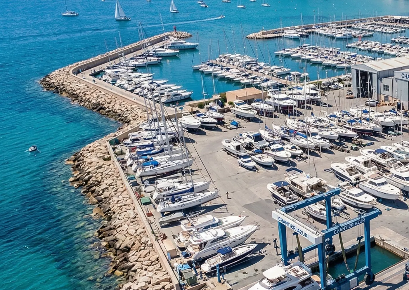 Vue aérienne d’un port de plaisance