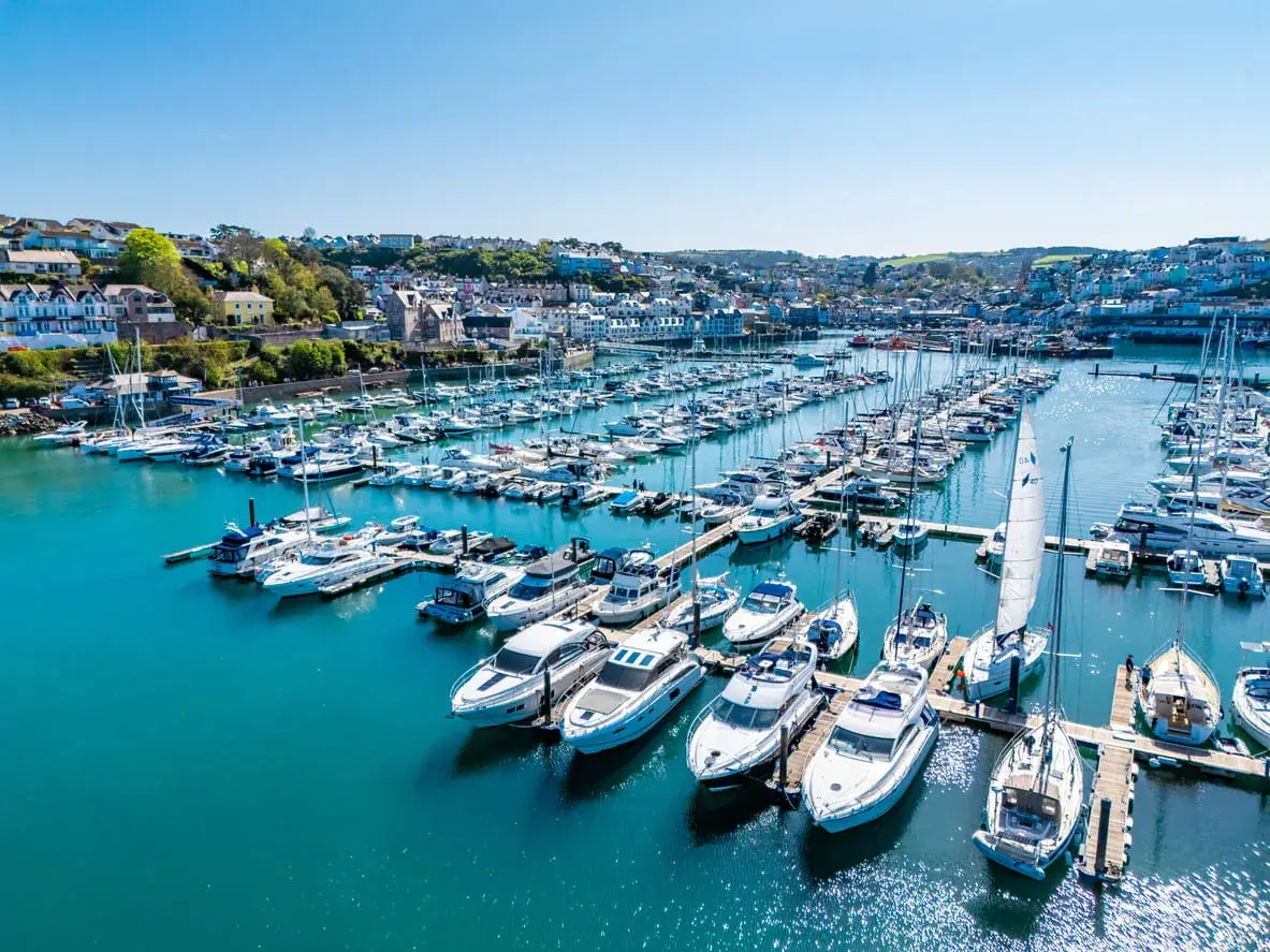 Vue aérienne d’une marina méditerranéenne (photo provisoire)