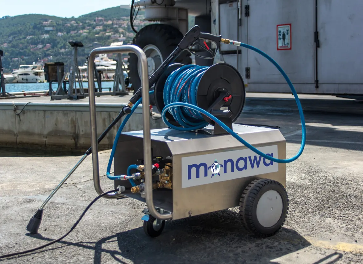 Nettoyeur haute pression MONAWA sur un quai